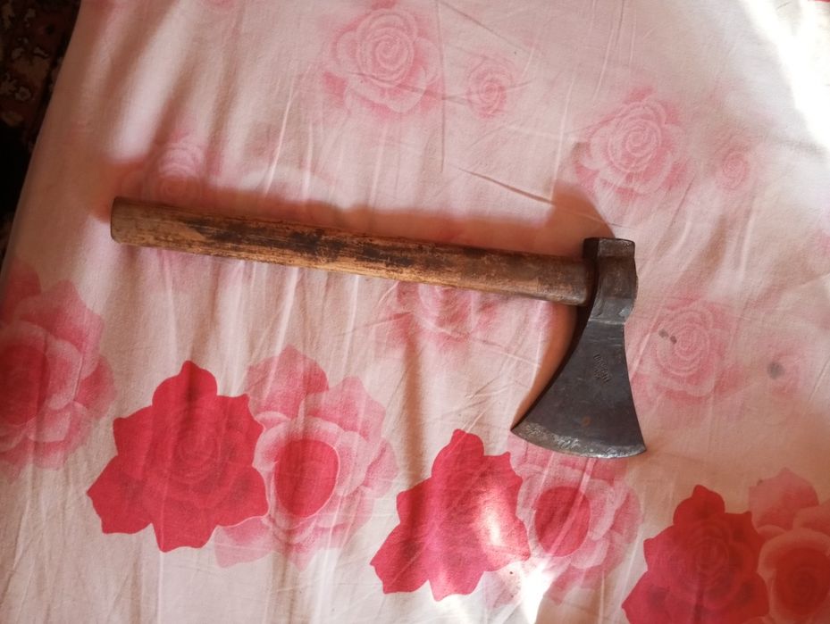 Стари сечива брадви секири