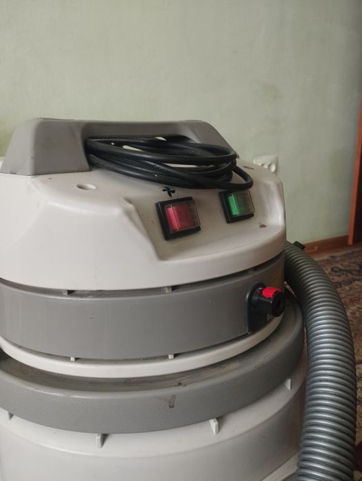 Продам пылесос хороший универсальный