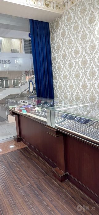Срочно Продаются выдвижные витрины 8 витрин