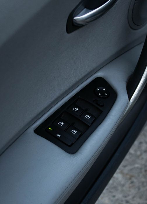 BMW E87 120i 150CP • Trapă • HiFi • Dublu Climatronic • PDC • Full piele • Înmatriculată
