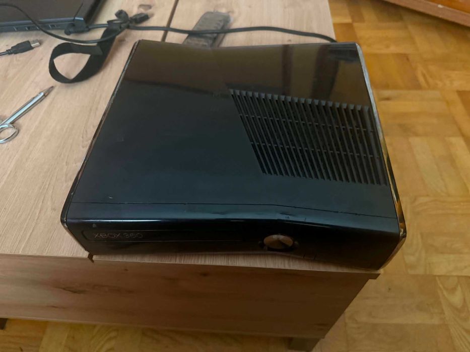 Xbox 360 Slim + 2 Джойстика + Saitek Flight Stick + Игри