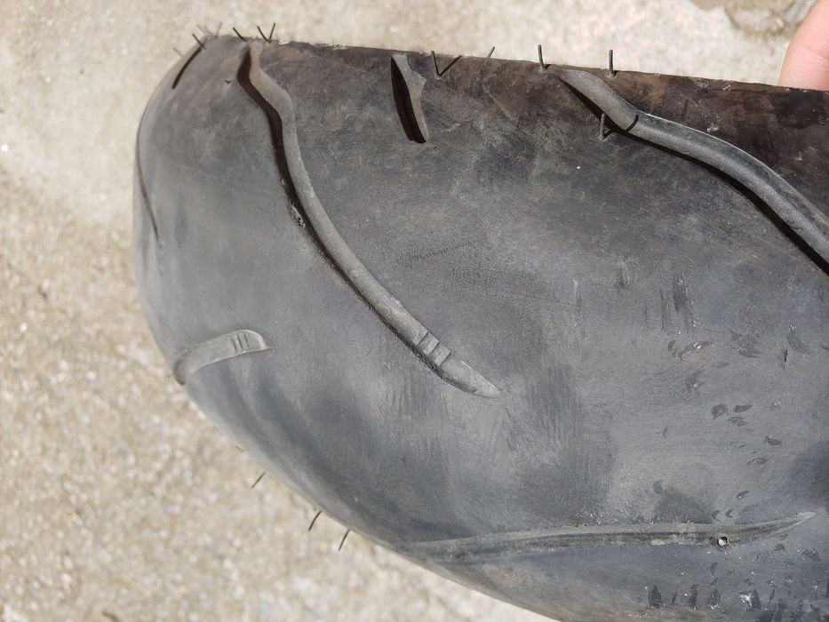 Гума за мотор предна 110/70/17 ДОТ2014