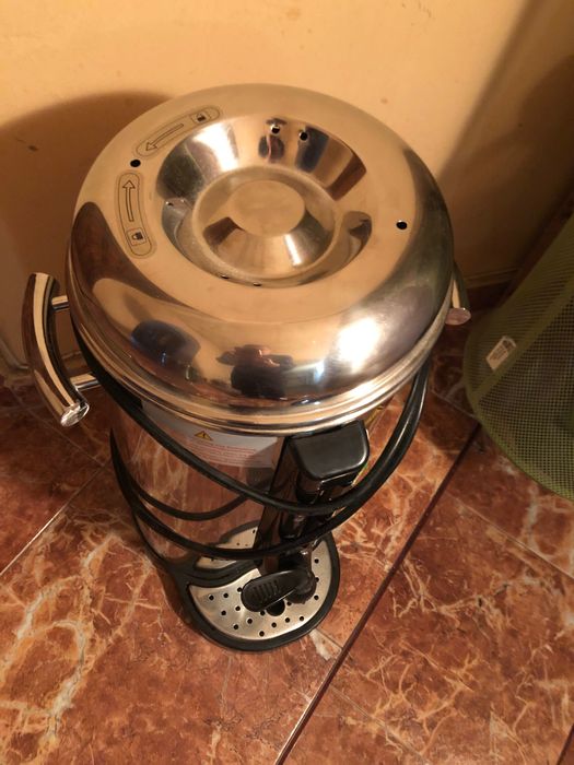 Електрически диспенсър за топли напитки.