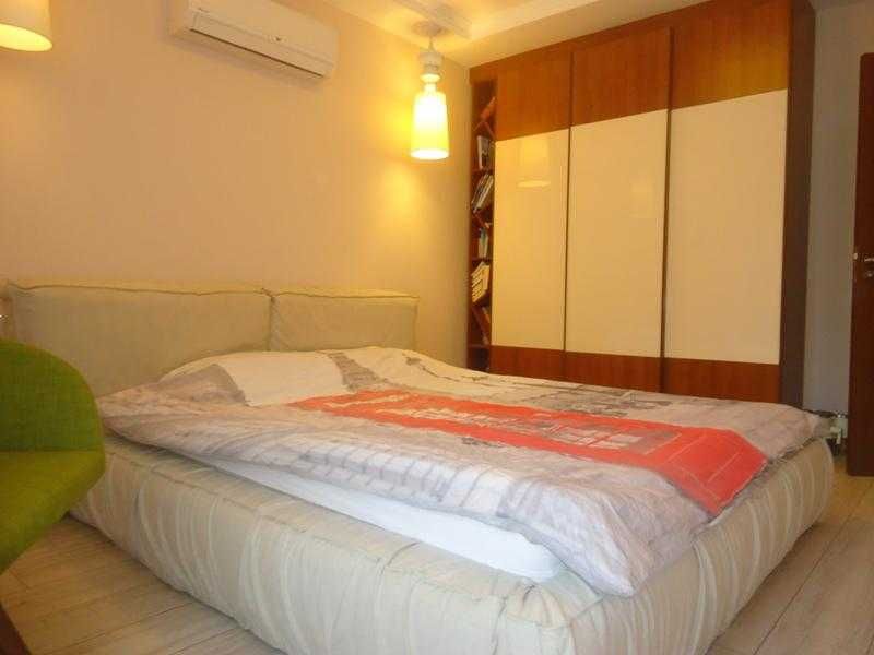 Дава се под наем Тристаен апартамент в Бургас, Център - 100 кв.м за 847.62 € - Снимка #10