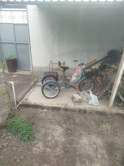 Велосипед трёхколёсный