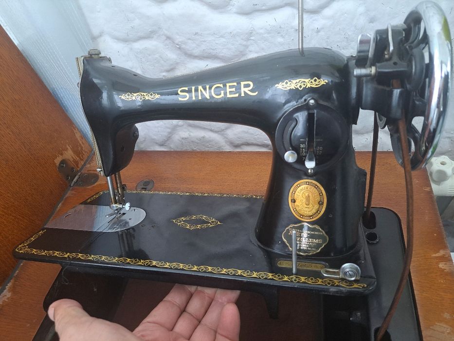 Vând mașină de cusut Singer