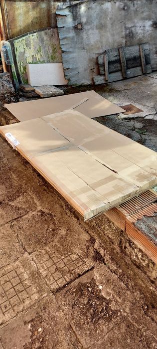 Продавам чисто нова холна маса!!!