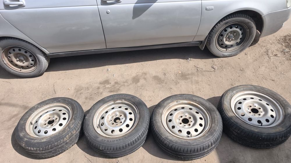 Приора продам  2 миллион