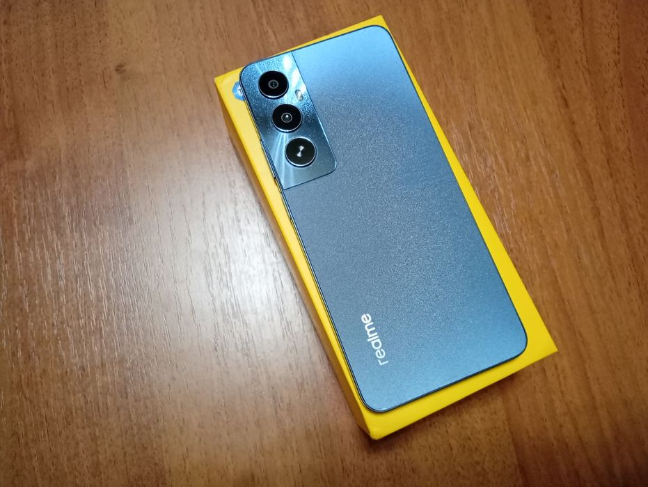 РеалмиС65  память 256 мощный смартфон