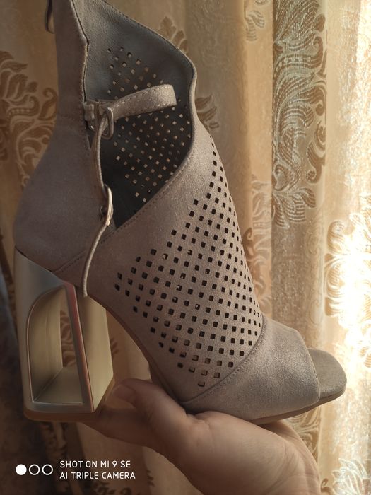 Продам босоножки