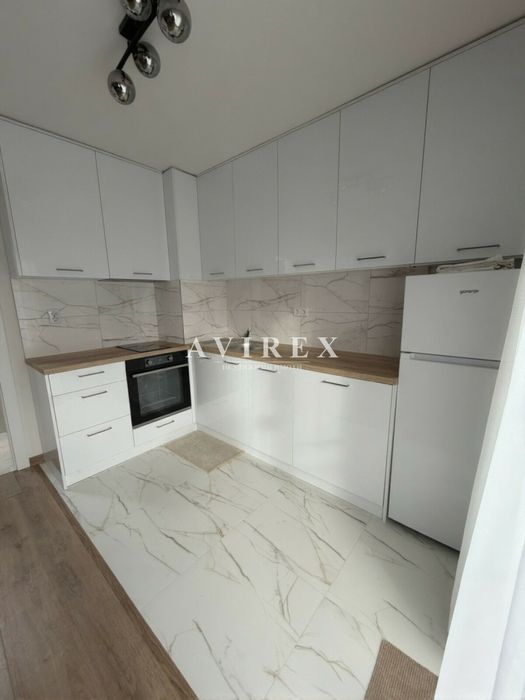 Дава се под наем Двустаен апартамент в Пловдив, Център - 75 кв.м за 578.34 € - Снимка #1