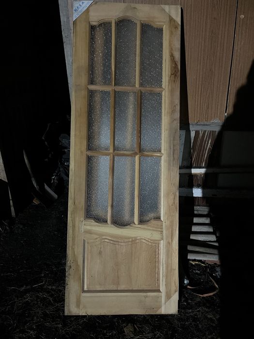 Продам межкомнатные и железные двери.