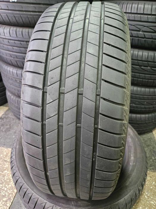2бр 225/55/17 BRIDGESTONE 6,5мм грайфер дот:22г Предлагаме монтаж--
