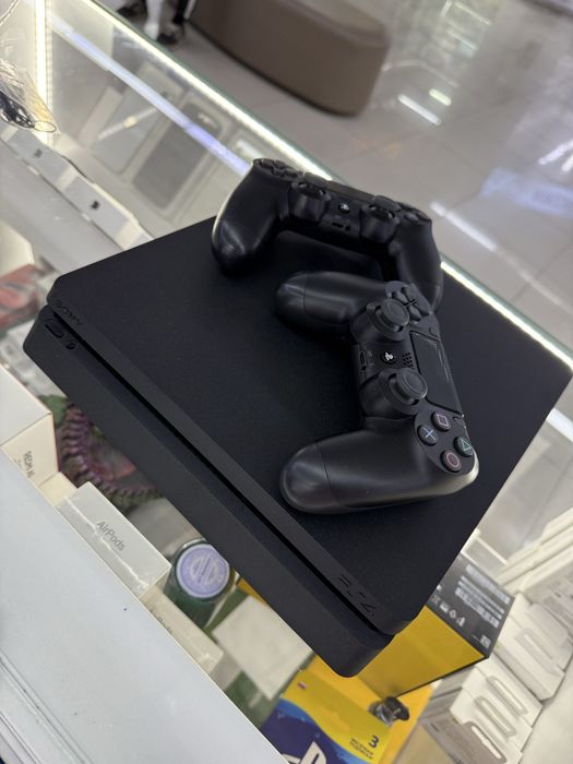 Продам Sony  Playstation 4