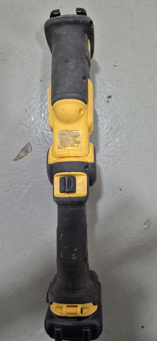 Пила сабельна Dewalt DCS310