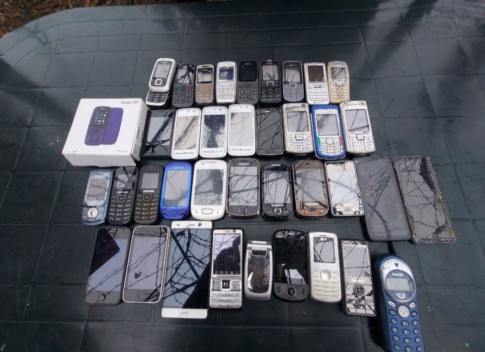 Lot Telefoane mobile vechi de colecție, vintage