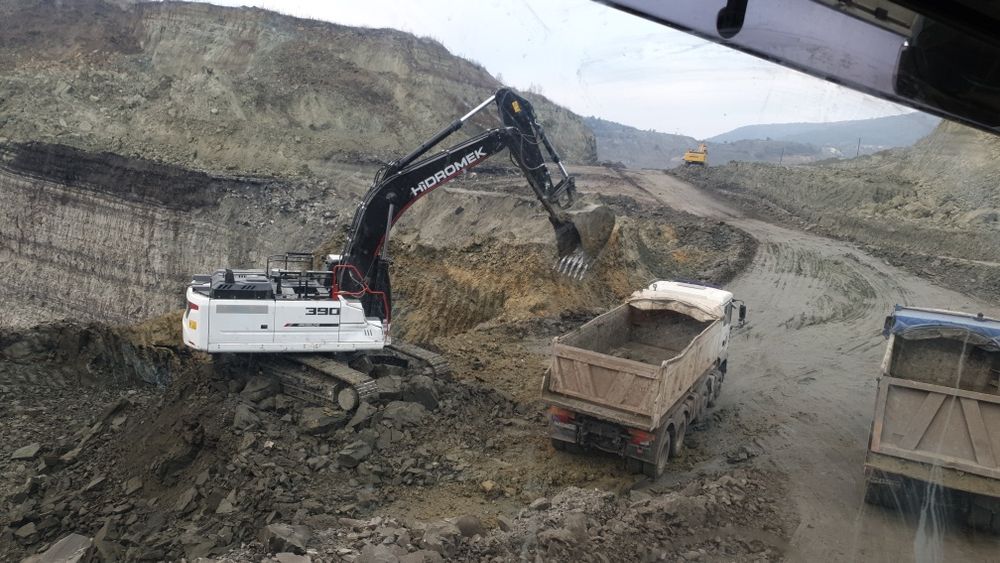 Услуги с кимион четириос самосвал и багер