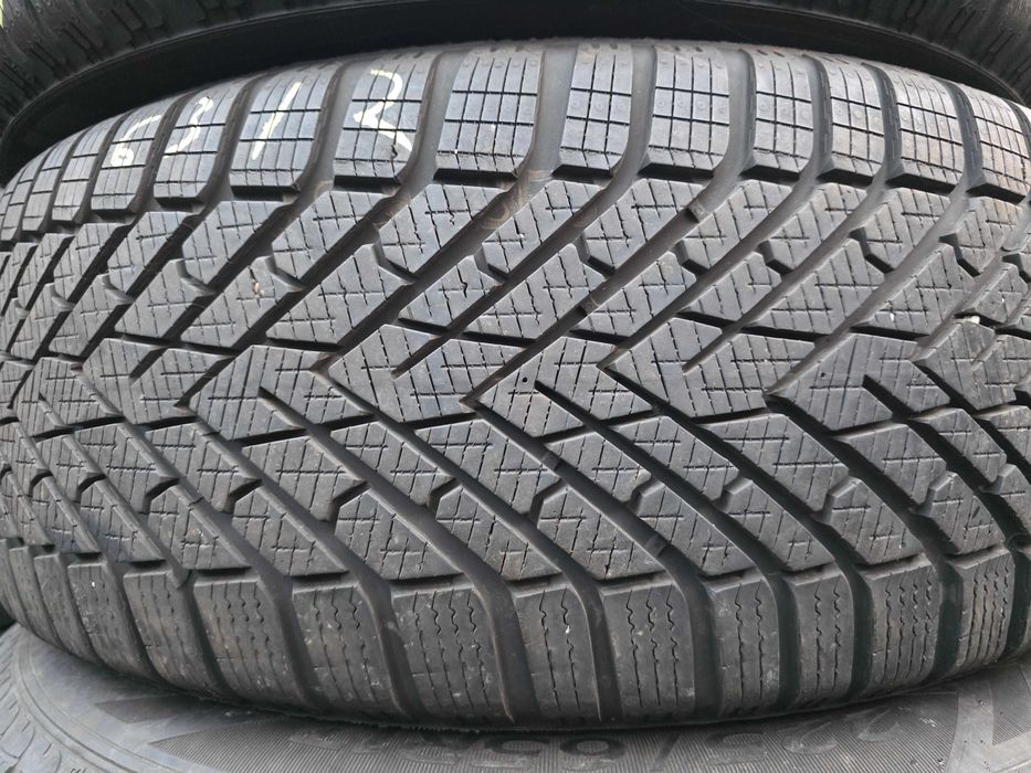 2бр Като нови зимни гуми 235 55 18 - Pirelli - DOT 2023