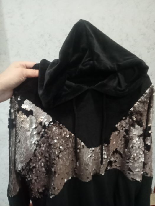 Продам велюровый костюм.