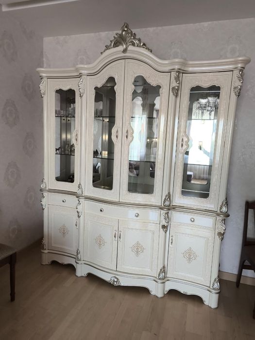 Продам элитный сервант
