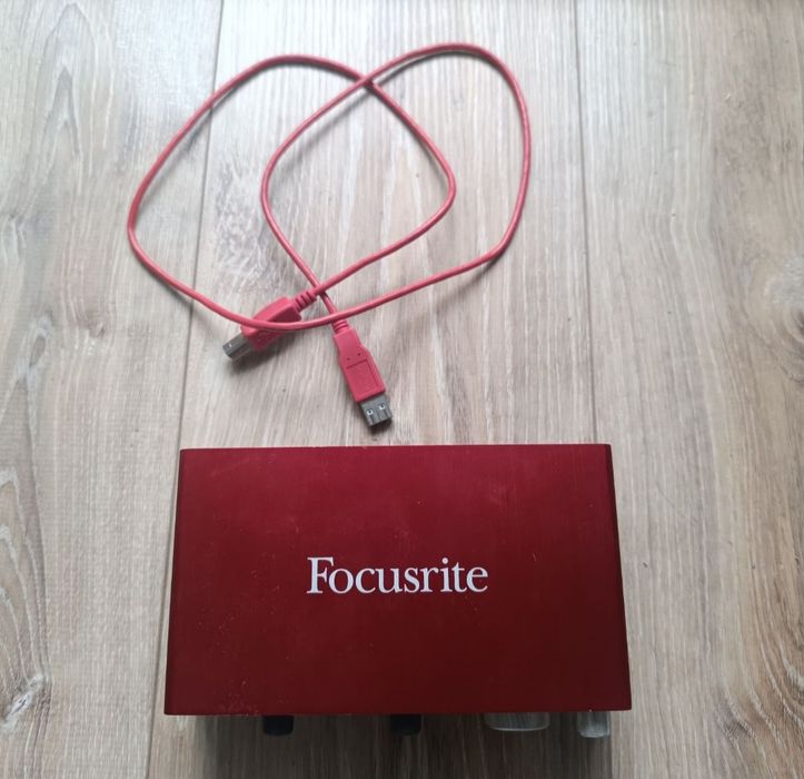 Звуковая карта focusrite 2i2