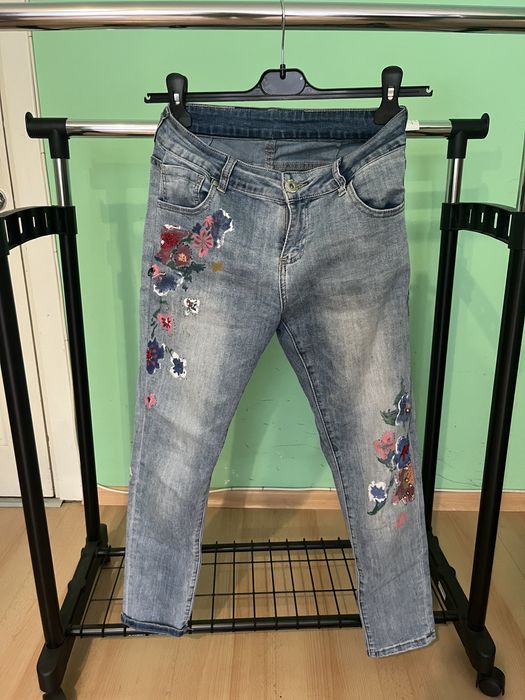 Дънки с цветя