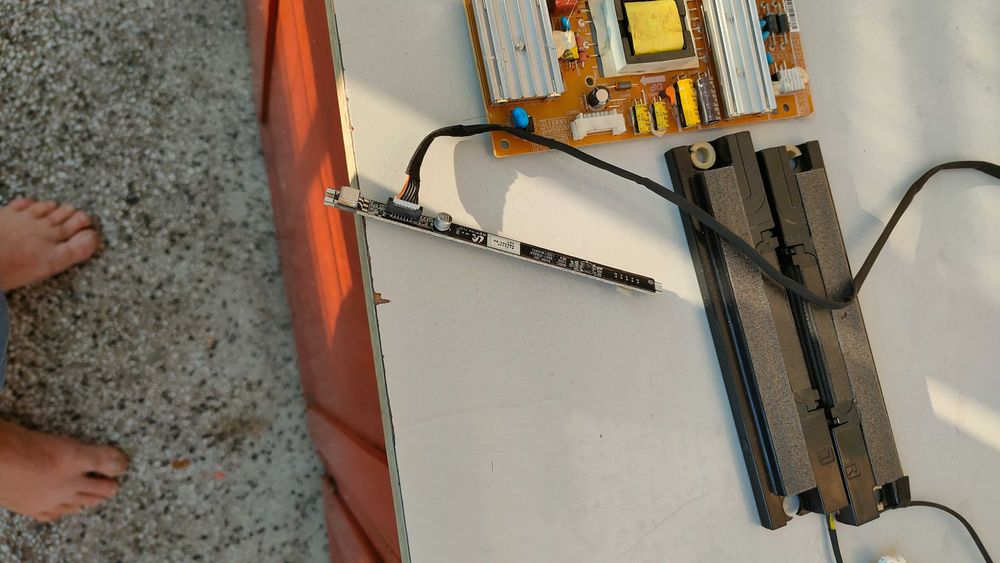 Samsung T27A550EW computer monitor 68.6 cm за части, намаление