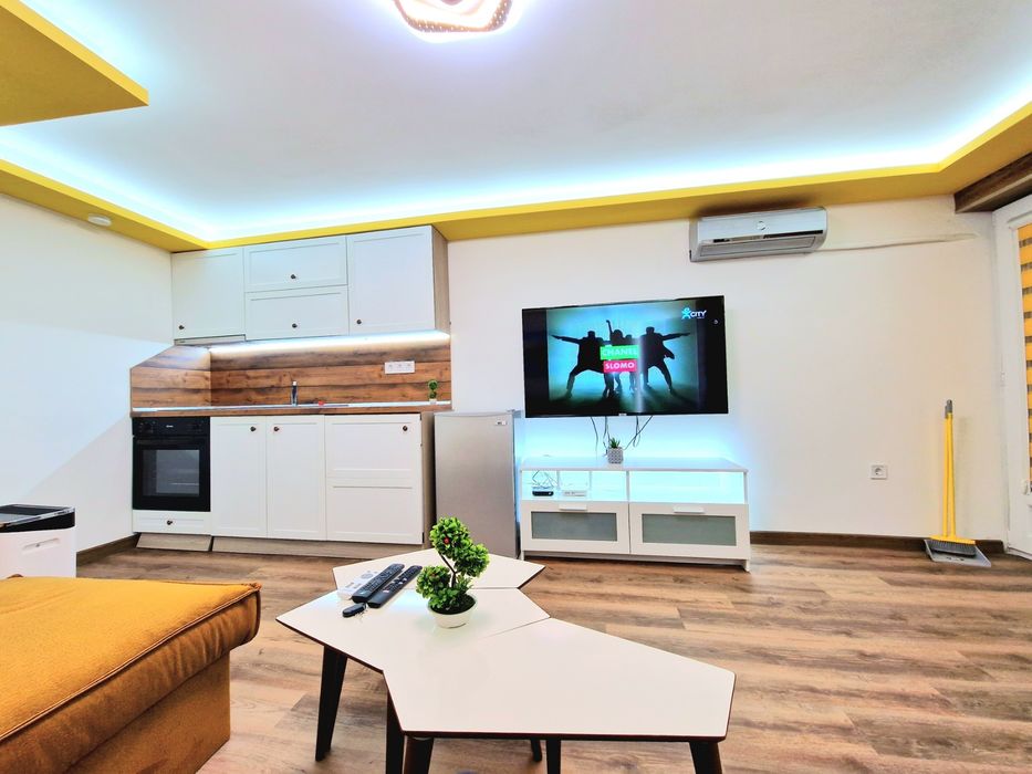 Студио за нощувки "Жълто"