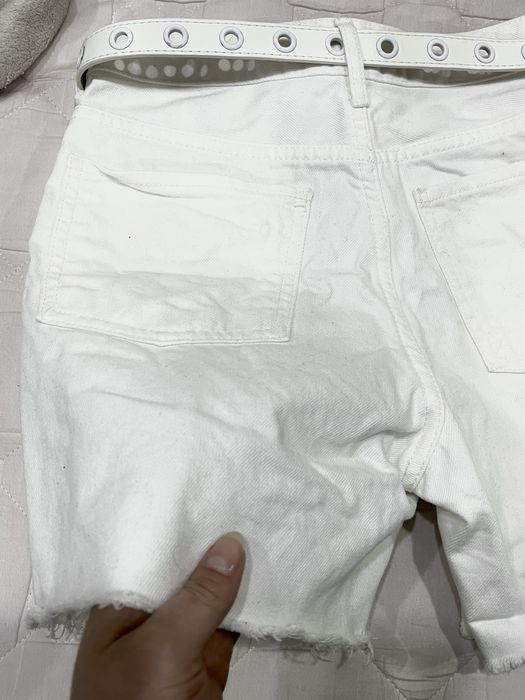 Женскте белые шорты с ремнем