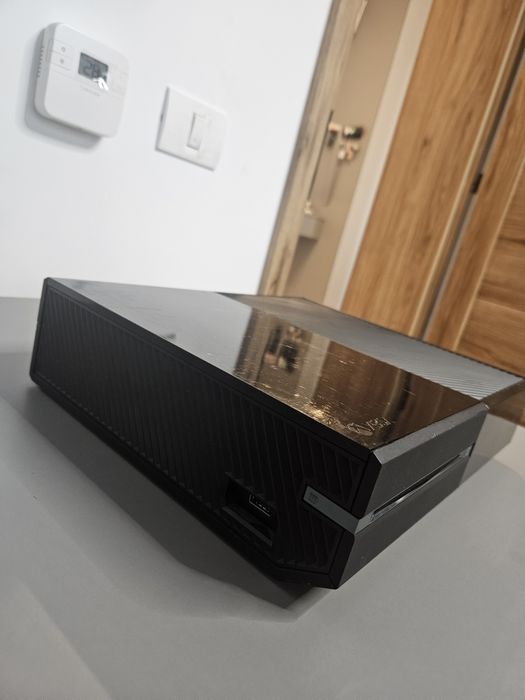 Xbox One 500GB + 3 jocuri