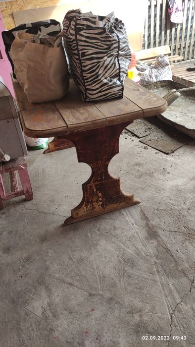 Продам стол         .