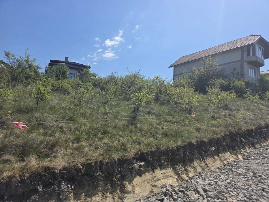 TEREN U-N-I-C-A-T! 755 mp în Dezmir | Panoramă spectaculoasă 180° | Ideal pentru casă individuală