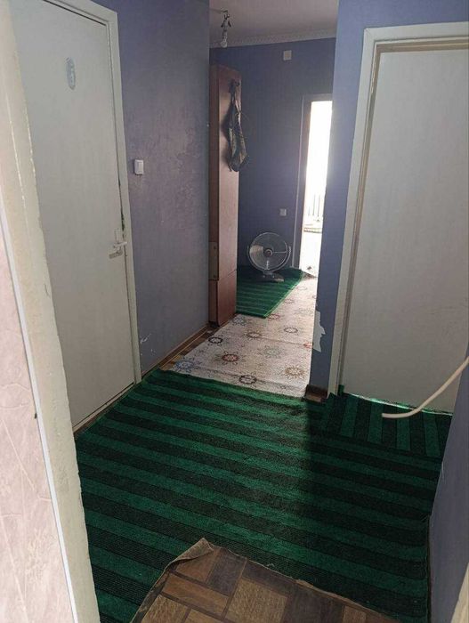 Дом продаётся (бывшие общежитие.)  2х комнатная 3-етаж