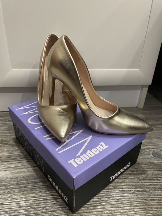 Обувки на висок ток