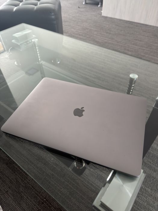 MacBook Pro 16/512 gb touch bar 2017
