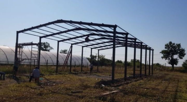 Vand hală metalică de pe stoc 10 m lățime pe 25 lungime tot cu montaj