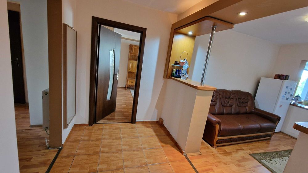 Apartament cu 3 camere decomandat Craiovita Noua 72 metri patrati, la 5 minute de Promenada Mall, zona Big Nou