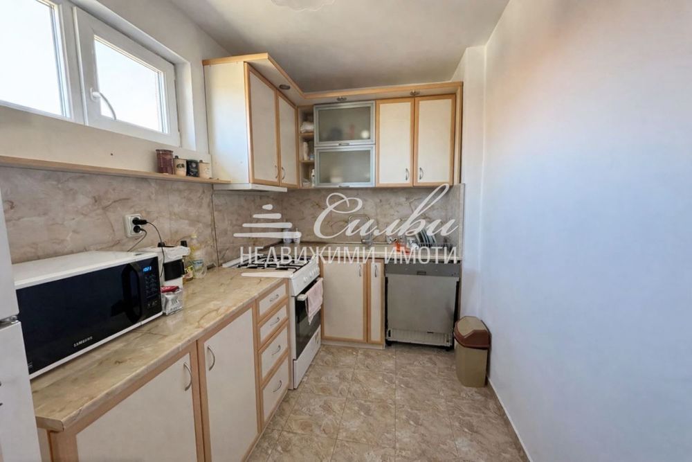 Самостоятелна ТУХЛЕНА къща на ПЛОЧА - гр. Нови пазар!