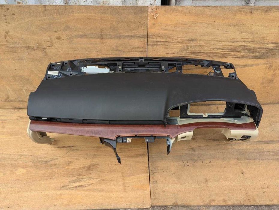 Торпеда панель на Ниссан Эльгранд Е51