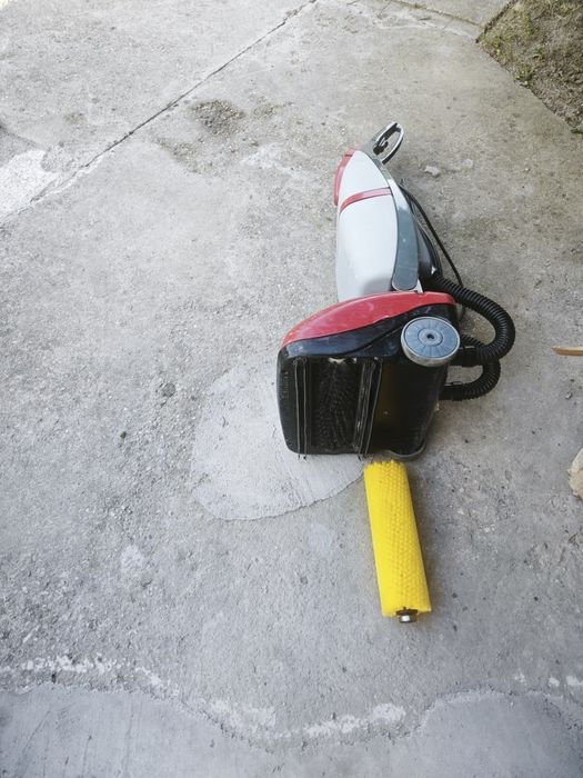 Aparat de spălat, frecat, uscatcu apa calda și aspirator