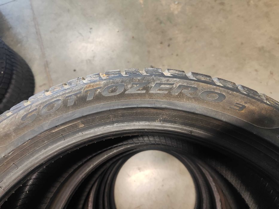 2бр.зимни гуми 225/45/18 Pirelli