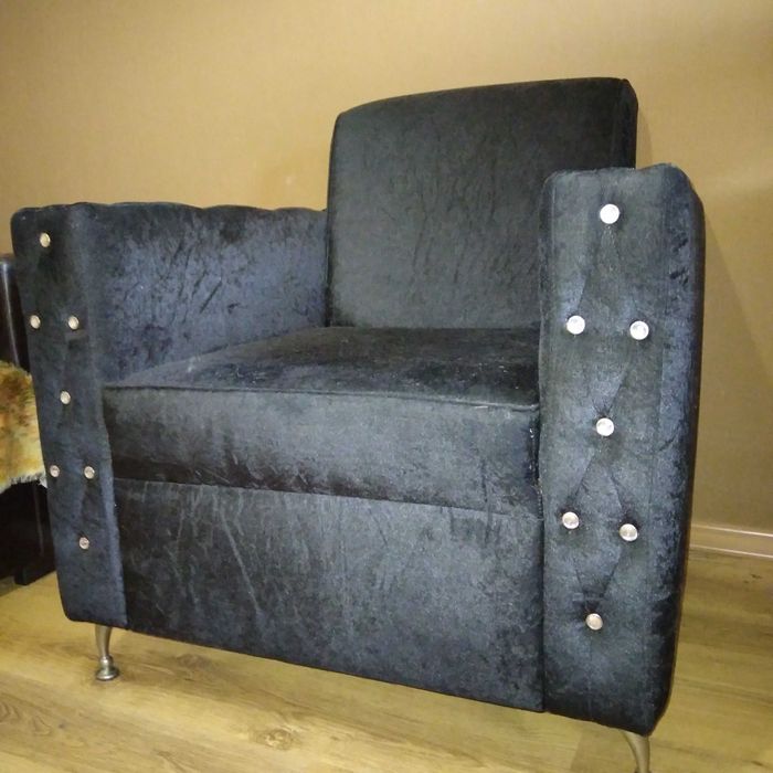 Черен фотьойл / кресло с изкуствени камъни