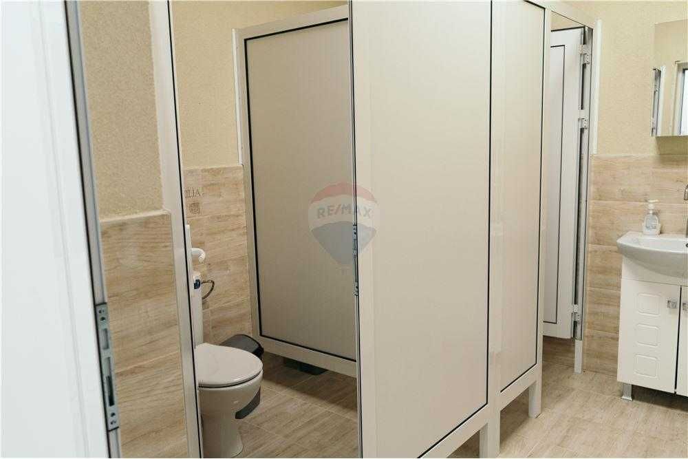 Продава се Офис в Шумен, Център - 392 кв.м за 1562 €/кв.м - Снимка #12