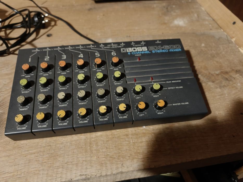BOSS BX-600, аналогов 6-канален стерео смесителен пулт