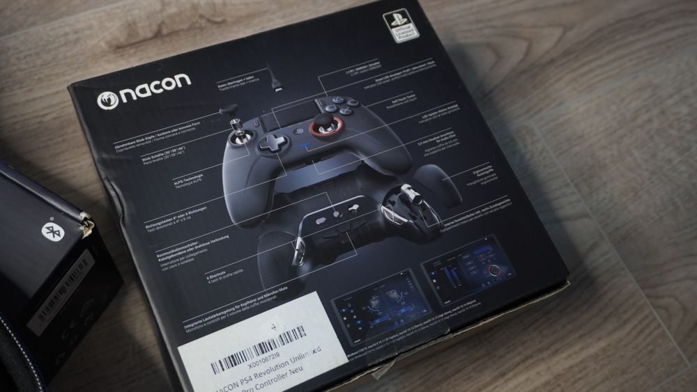 Controller Nacon Revolution Unlimited Pro pentru PlayStation 4 și PC