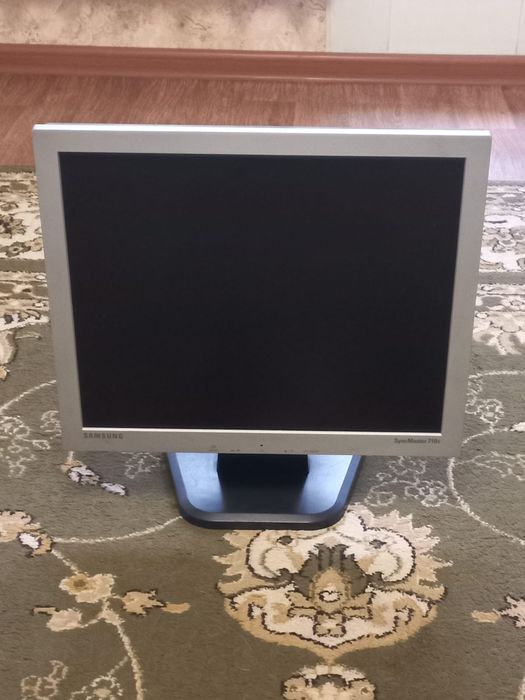 Отдам даром.диван софа с пуфиком самовывзоз