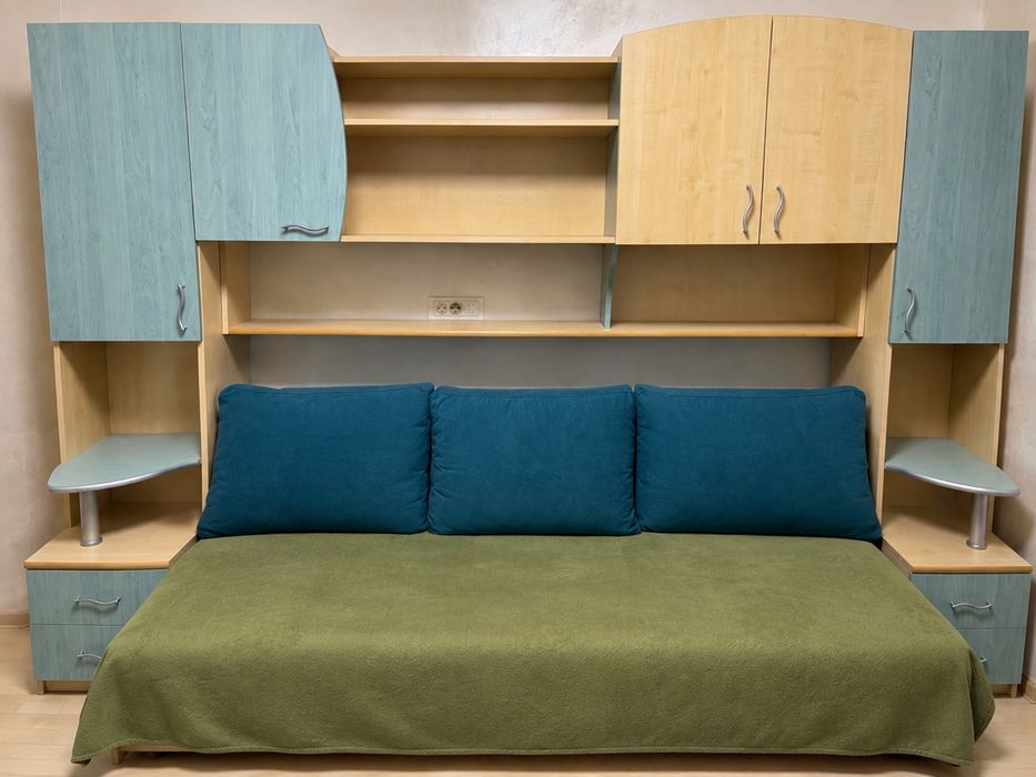 Mobilier cameră complet – dulap, birou colț, corpuri suspendate – 2.500 lei