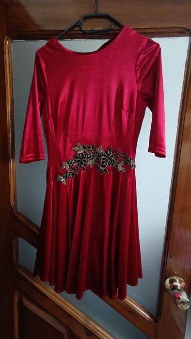 Vând rochii,mărime s-m