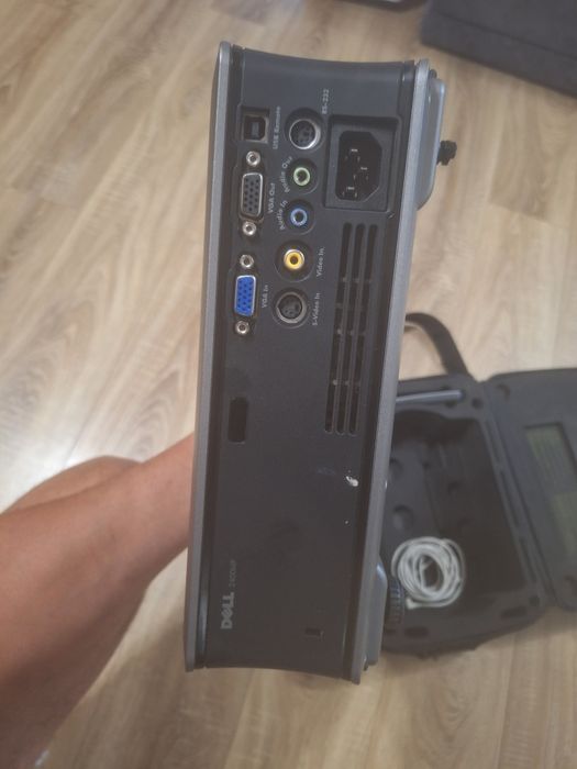 Videoproiector  DELL 2400MP