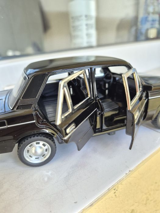 Lada 1500  / Лада 1500 / 1:24 / със звук  и  светлини